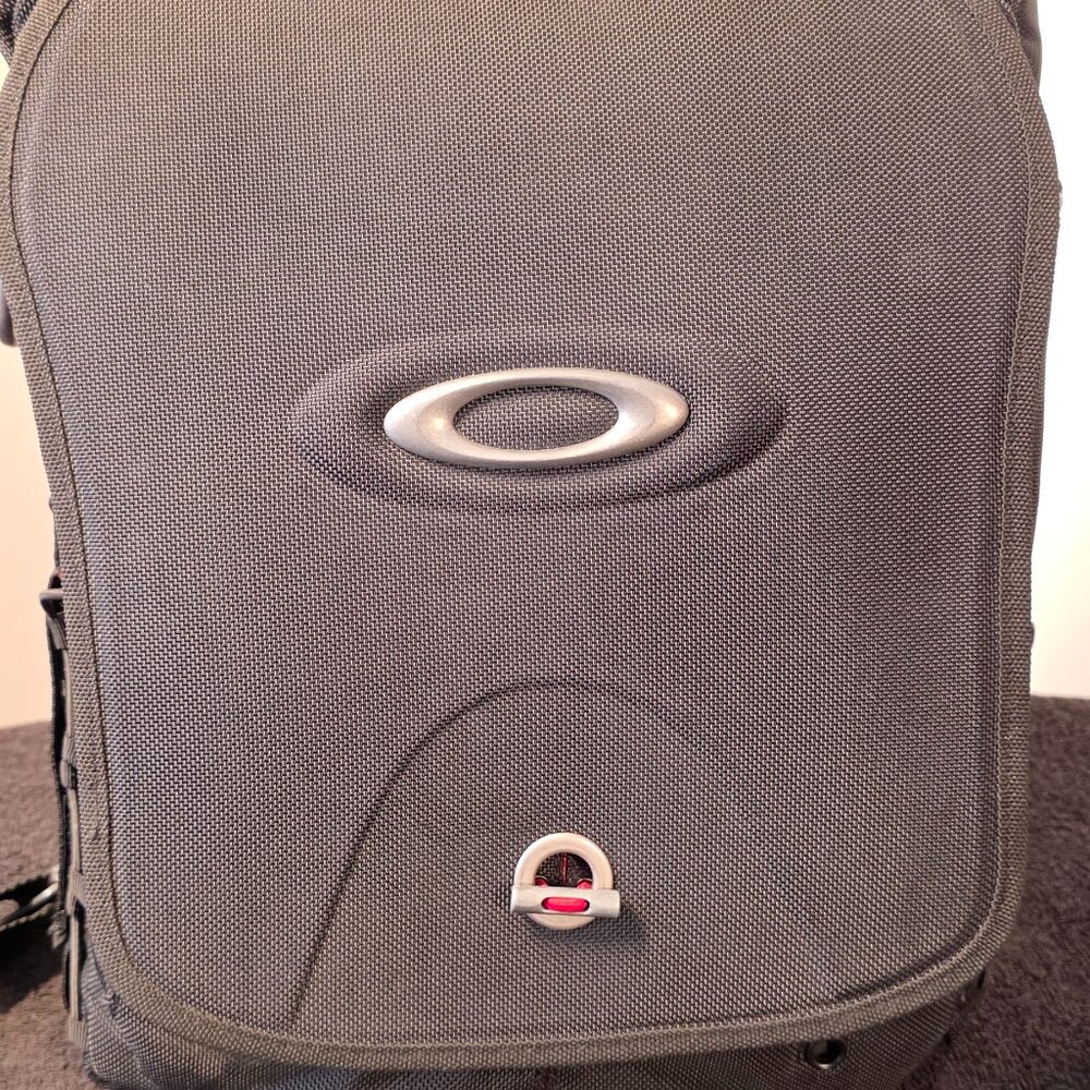 OAKLEY Industrial Tactical Field Gear Vertical Computer Laptop Bag